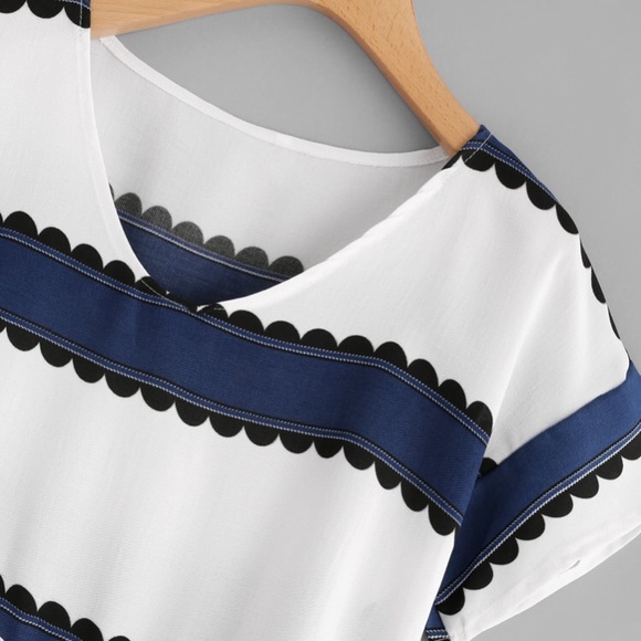 Shein Scalloped Crop Top - Picture 7 of 8